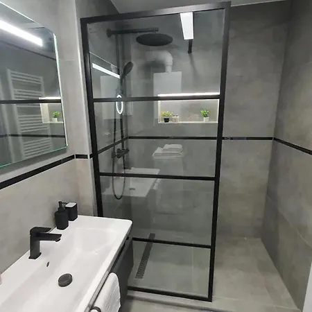 Agi Kucko - Sajat Garazzsal Apartment Nyíregyháza